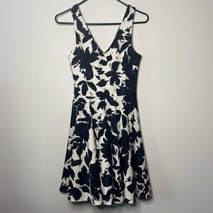 Soprano Black, White, Navy Blue Floral Dress Size Small w/zipper